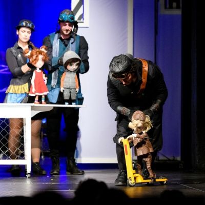 velka tovaren na slova